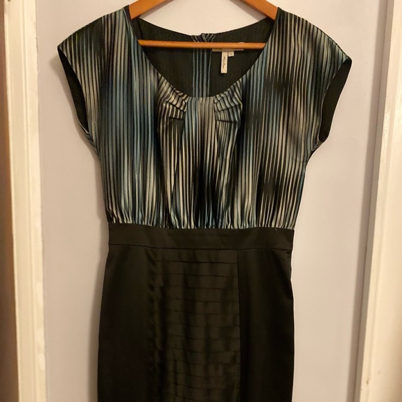 BCBG fitted dress. Great for events and office - Picture 2 of 4